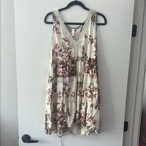 Xhilaration Pink Floral Lace Top